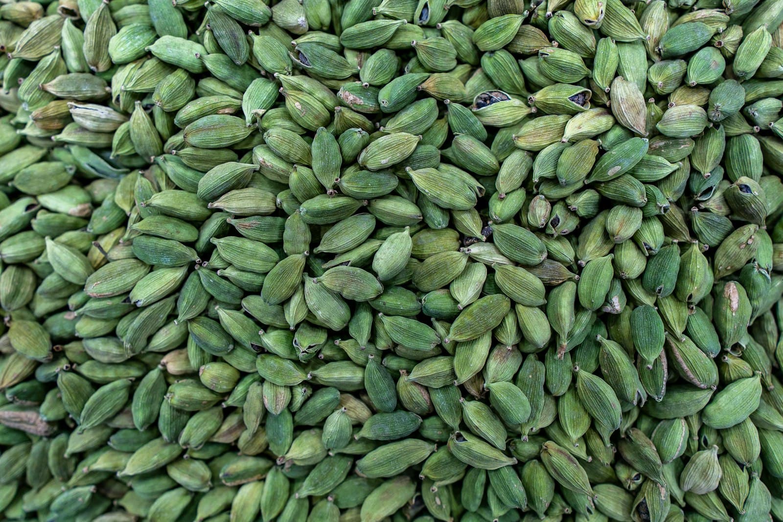 Green Cardamom (8mm+)
